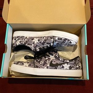 Nike SB Satire Canvas Premium Sneakers